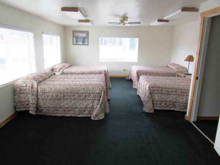 Yellowstone Country Inn 