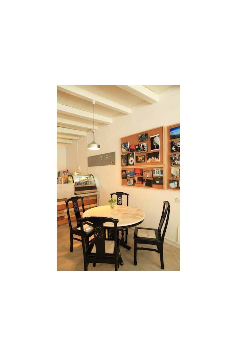 Tofu Cafe, Beds & Bikes 