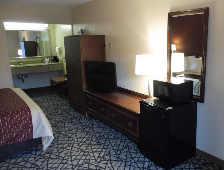 Ramada - Fredericksburg 