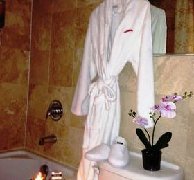 The Red Feather Suite  в Вашингтоне