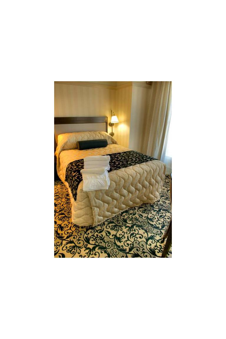 Gaslamp Plaza Suites 
