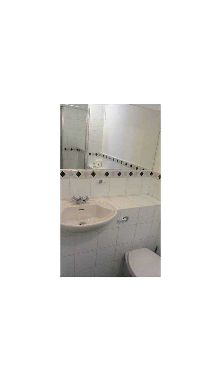 Monties Guest House 