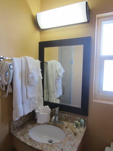 Pacific Shores Inn 
