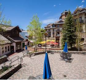 Village Inn Plaza  в Колорадо-Спрингс