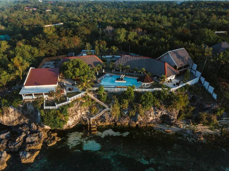 Cliffside Resort 