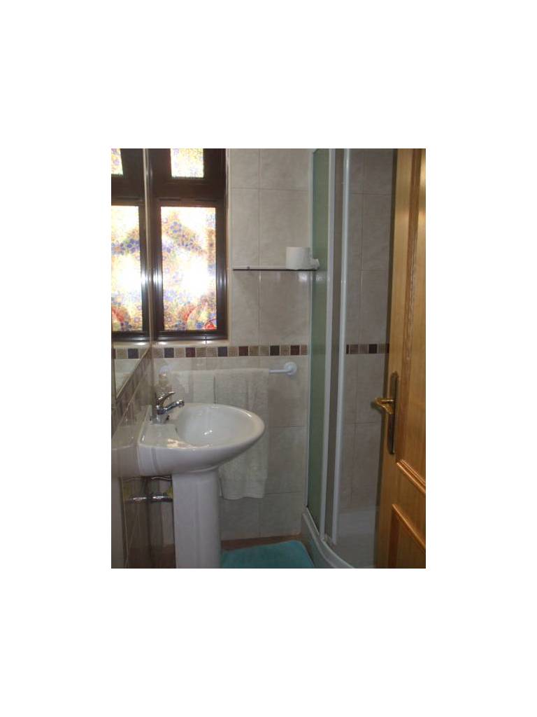 Dinas Guesthouse 