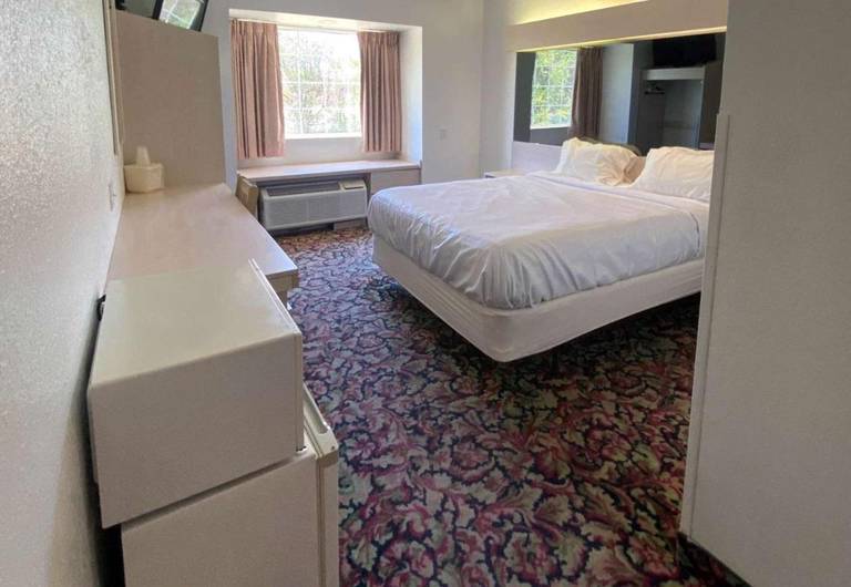 Happy Days Hotel 