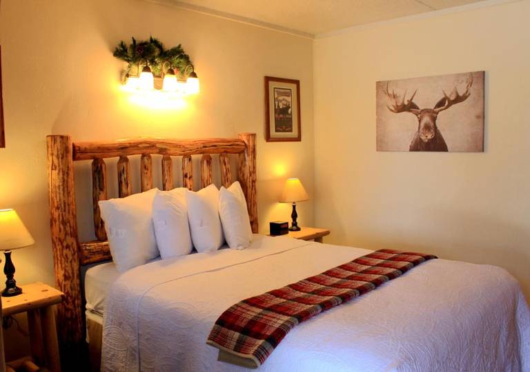 Moose Creek Inn 