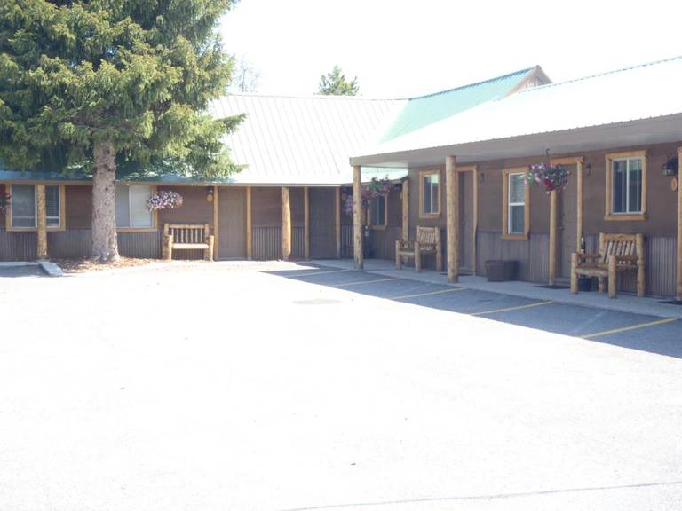 Evergreen Motel 