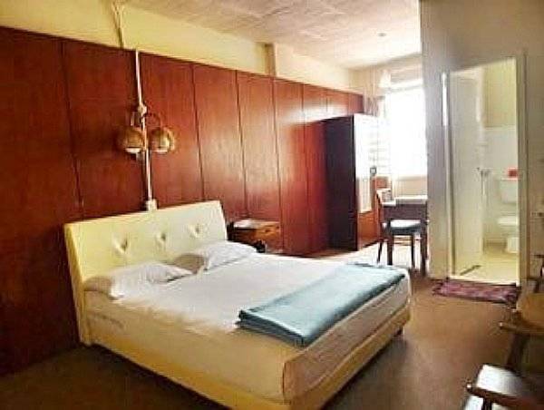 Paramount Hotel 