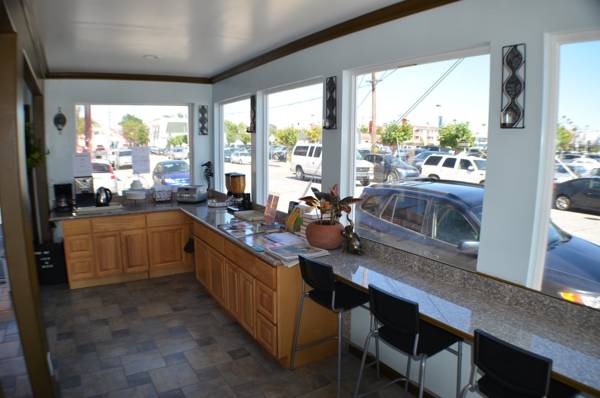 Aqua Breeze Inn 