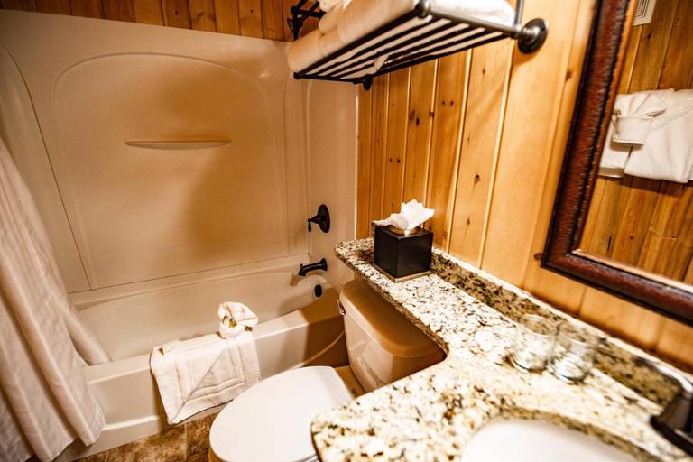 Elk Country Inn 