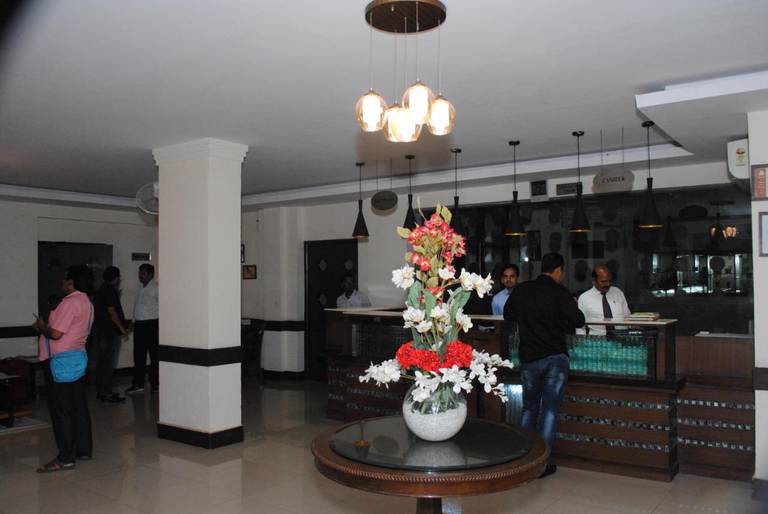 Hotel Tourist Deluxe 