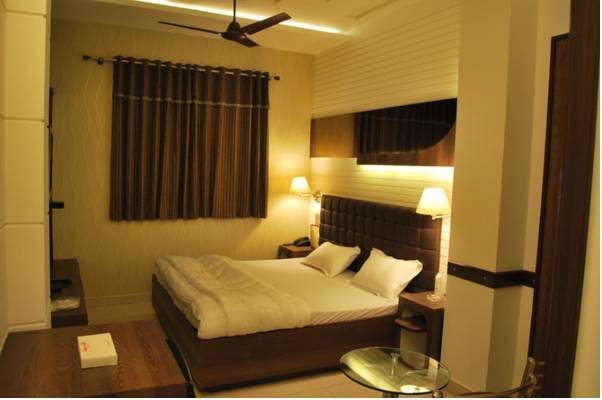 Hotel Arina Inn  3* Индия, Дели