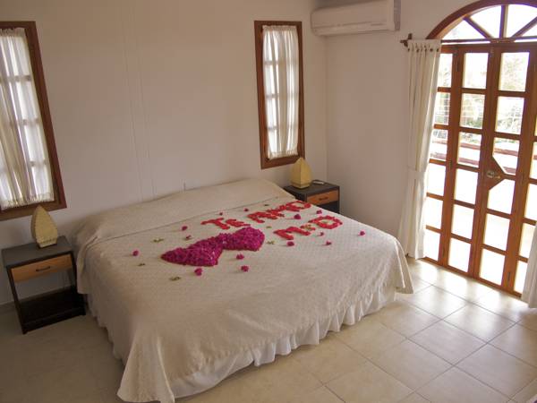 Galapagos Suites Bed & Breakfast 