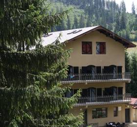 El Quatro - Boutique Hotel  в Сучаве