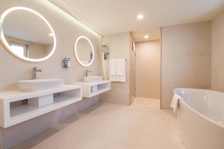 Maritim Antonine Hotel & Spa