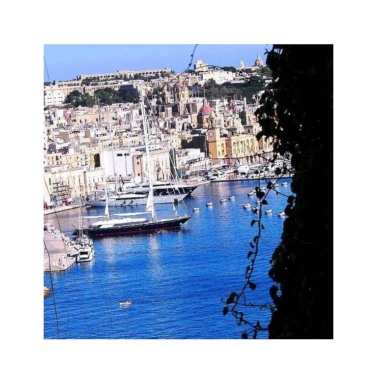 Castille Suites Apartments 