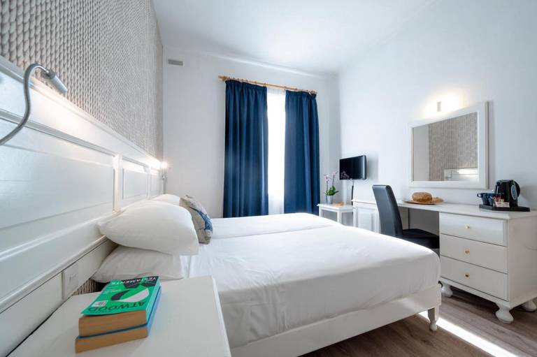 Gillieru Harbour Hotel