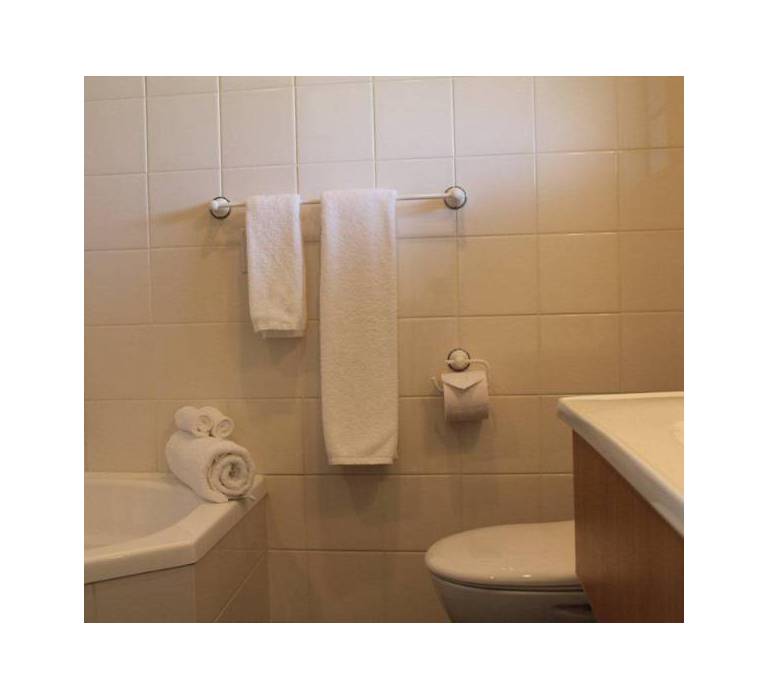 Greenlane Manor Motel 
