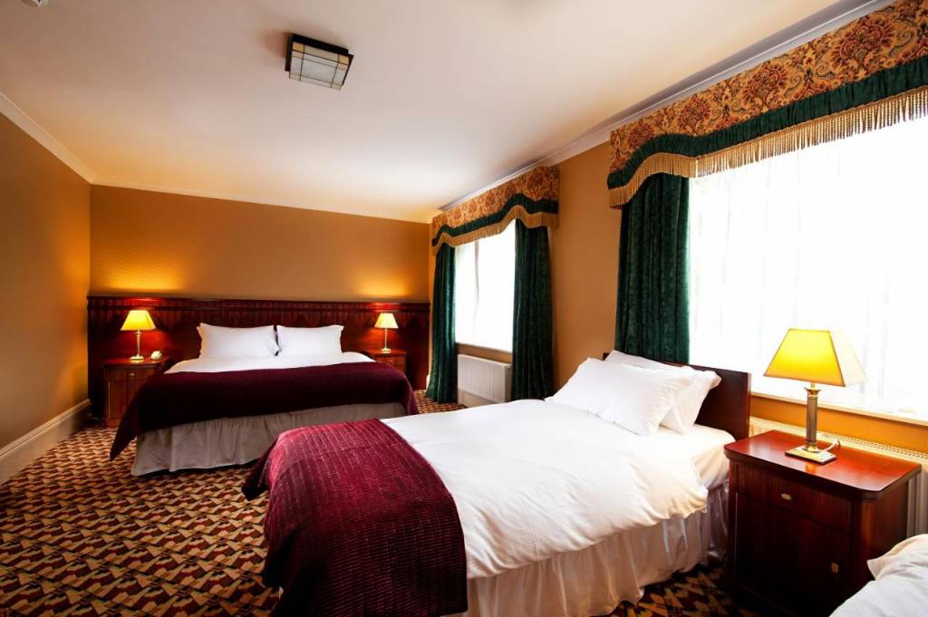 Riverbank House Hotel  3*