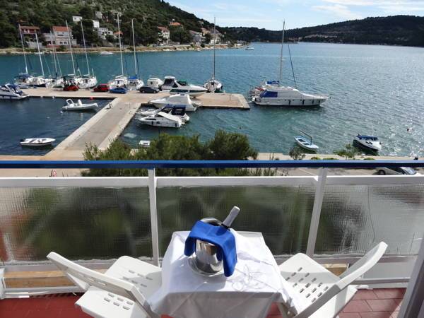 Gina Bed Breakfast 3* Хорватия, Шибеник