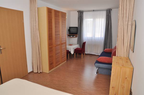 Apartments Marinovic  3*