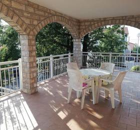 Apartments Njivice  в Крке