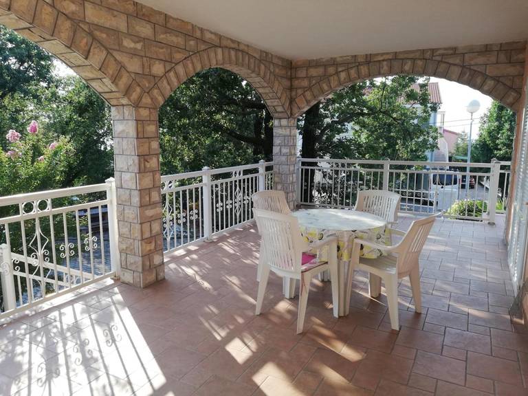 Apartments Njivice 