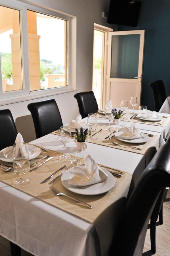 Aparthotel Lastura 