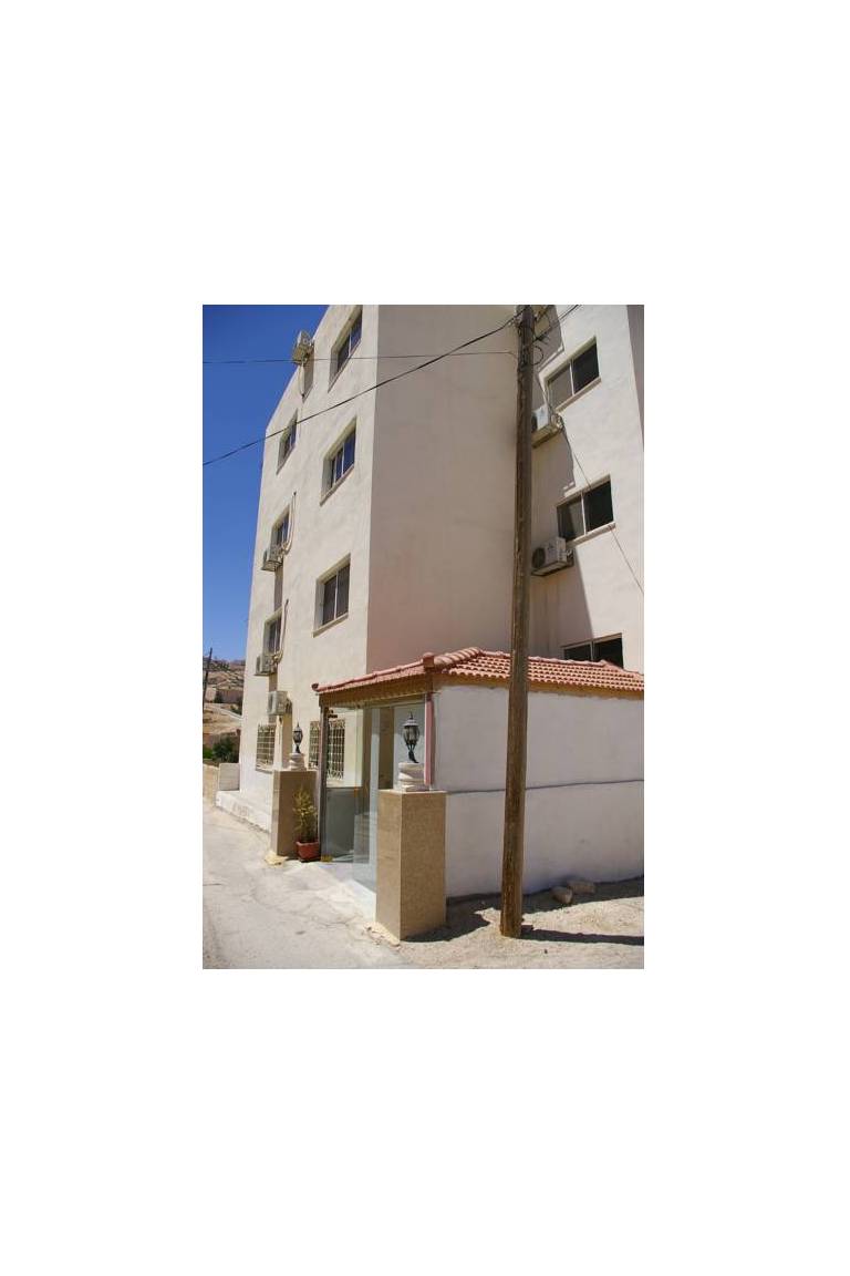 Petra Home Hotel 