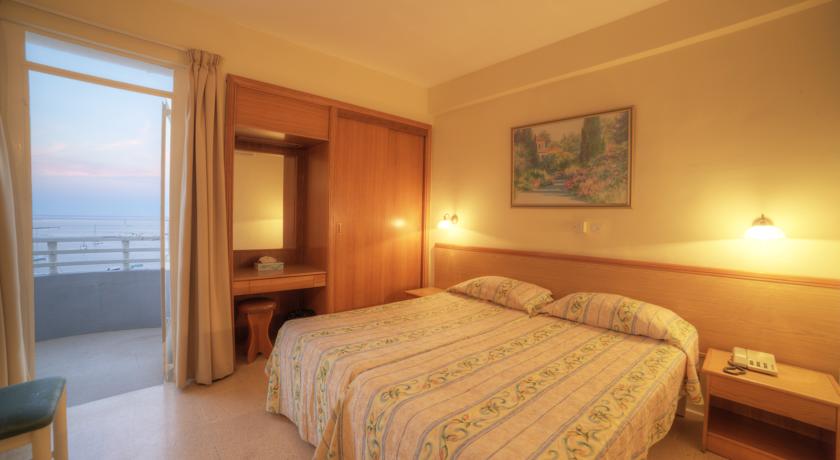 Ambassador Hotel 3*