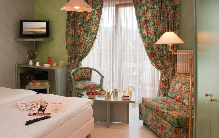 Logis Hostellerie Motel Au Bois Le Sire 