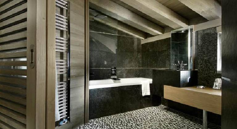 Chalet Black Pearl 