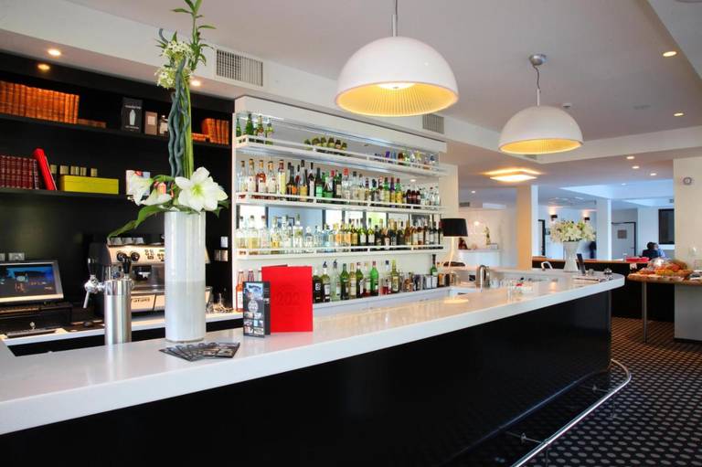 Hotel 202 