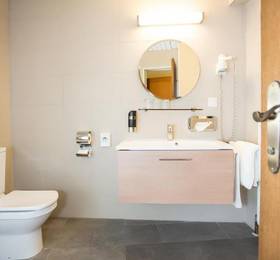 Das Reinisch Bed & Breakfast Vienna Airport Hotel  в Швехате