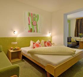 Gasthof Eberleiten - Jugend - Aktivhotel в Брук-ам-Циллере