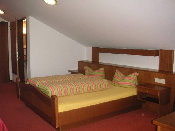 Pension Appartements Holiday  Австрия, Йерценс