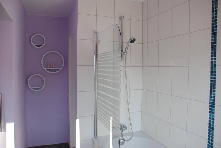 Hinter den Spiegeln 