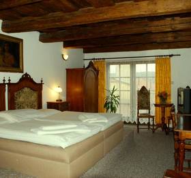 Hotel Zlaty Kohout  в Млада-Болеславе