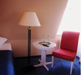 Hotel Zur Sonne  в Ильменау