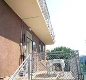 Holiday Home Carlo Desenzano del Garda  в Дезенцано