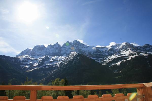 Bed and Breakfast Chalet Les Cascades  4* Швейцария, Шампери