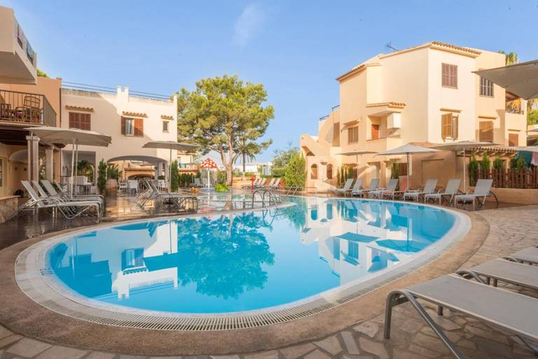 Apartamentos Playa Ferrera 