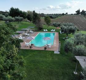 Holiday House Borgo Badia в Кастильоне-дель-Лаго