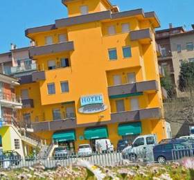 Hotel La Ruota Dei Pavoni  в Озимо