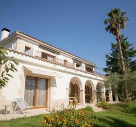 Montjuic Bed Breakfast в Хероне
