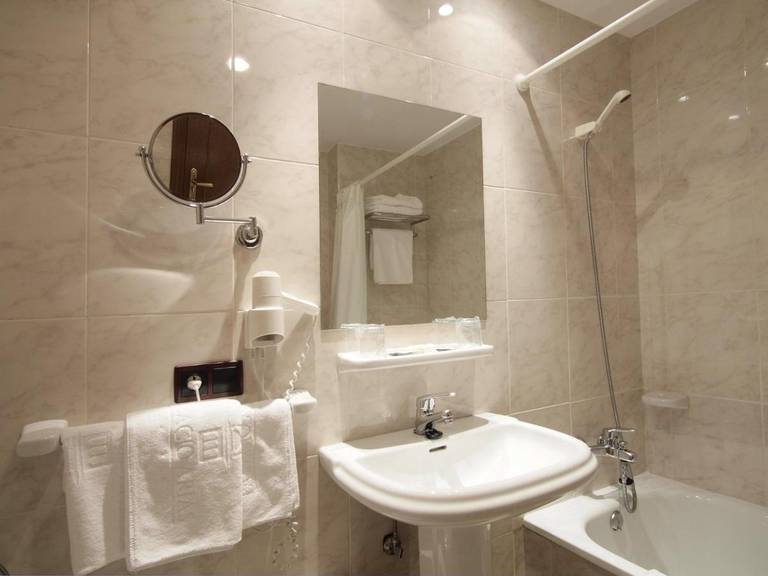 Hotel Apartamentos Arias 