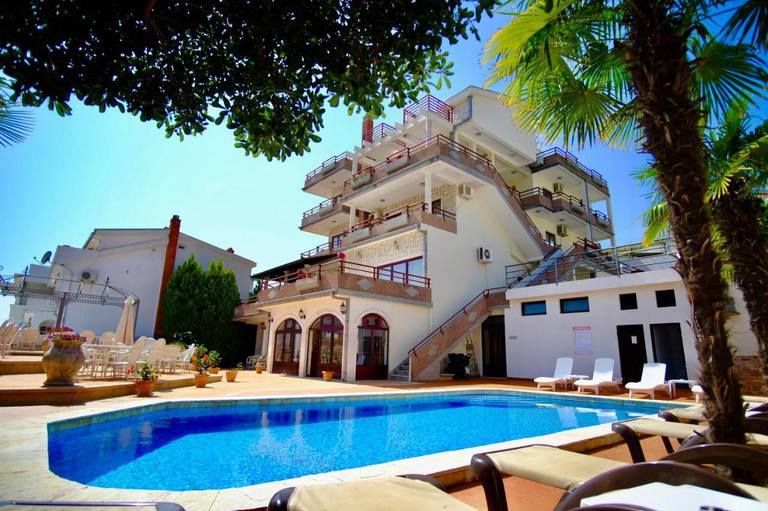 Small Hotel Kleopatra 