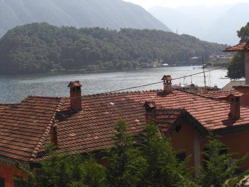 Azzano Holidays B&B  Италия, Меццегра
